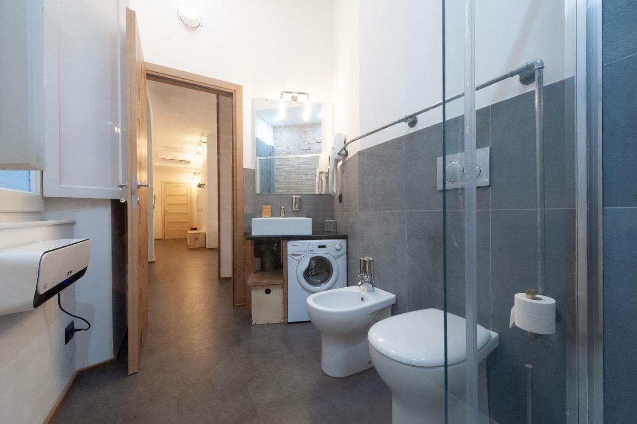 2nd Floor - 5 Terre Apartment *